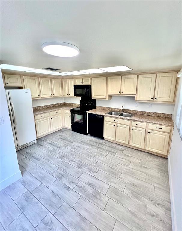 Foto del edificio - 60 Iris Pl