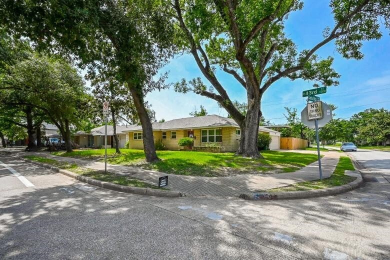 Foto principal - 5233 W 43rd St