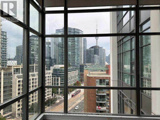 Photo du bâtiment - 637 Lake Shore Blvd W