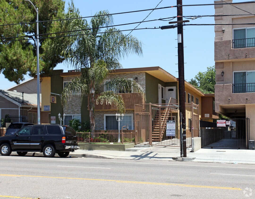 6914 Woodley Ave - 6955-6961 Fulton Ave