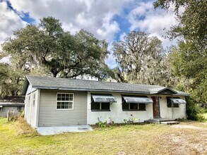 Building Photo - 5039 Studio Dr