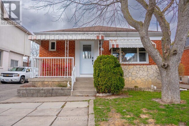 Building Photo - 292 Bogert Ave