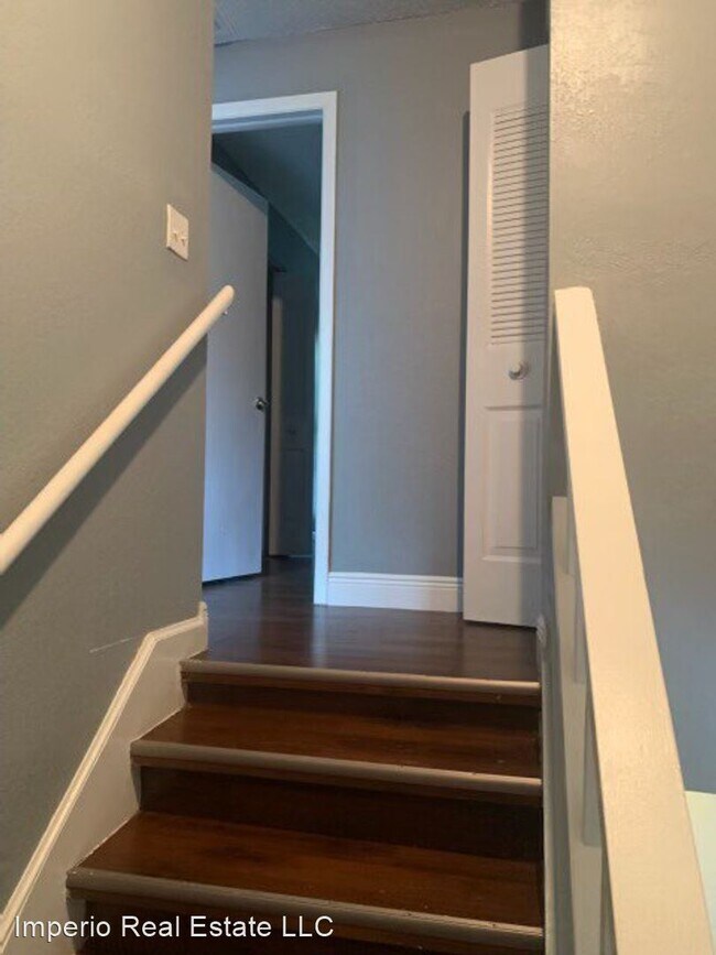 Building Photo - 4 br, 2.5 bath House - 801 Regent Cir N