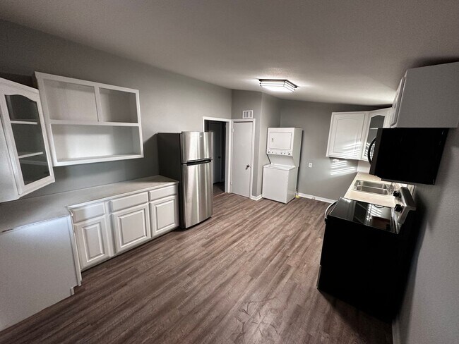 Building Photo - Come take a look at this newly remodeled 3...