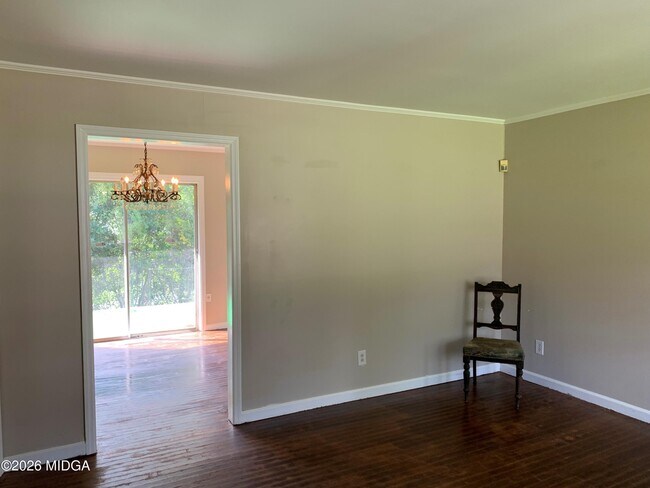 Building Photo - 3240 Commodore Dr