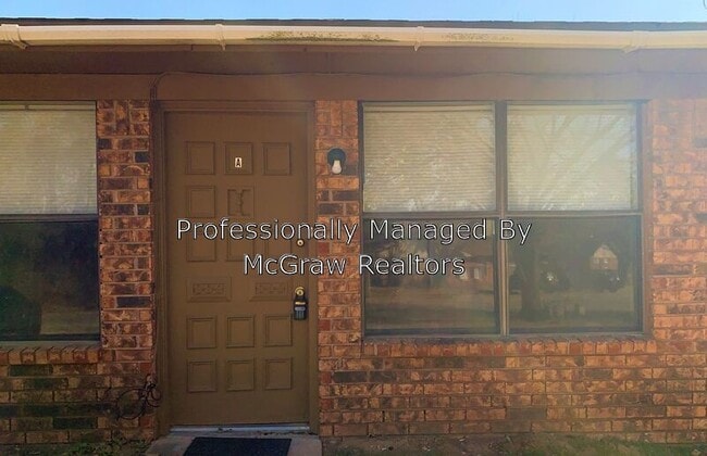 Building Photo - 2609 Oakhurst Dr