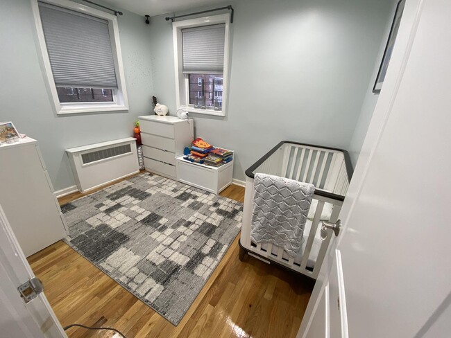 Foto del edificio - 6615 Thornton Pl