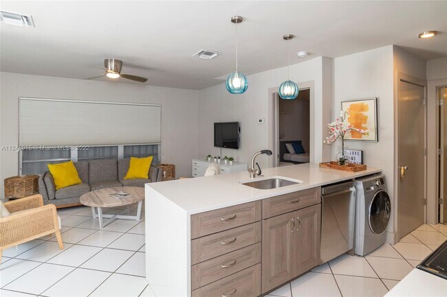 Building Photo - 4618 Sea Grape Dr