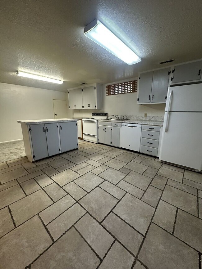 Foto del edificio - 3429 Quincy Ave