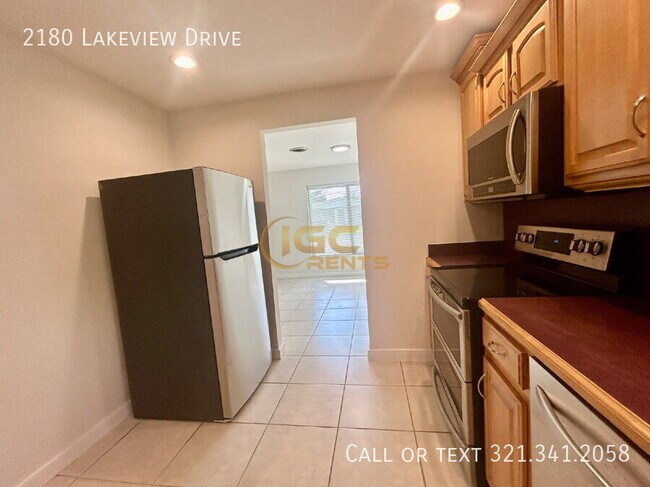 Foto del edificio - 2180 Lakeview Dr