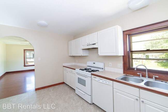 Building Photo - 3 br, 1 bath House - 606 Watrous Avenue