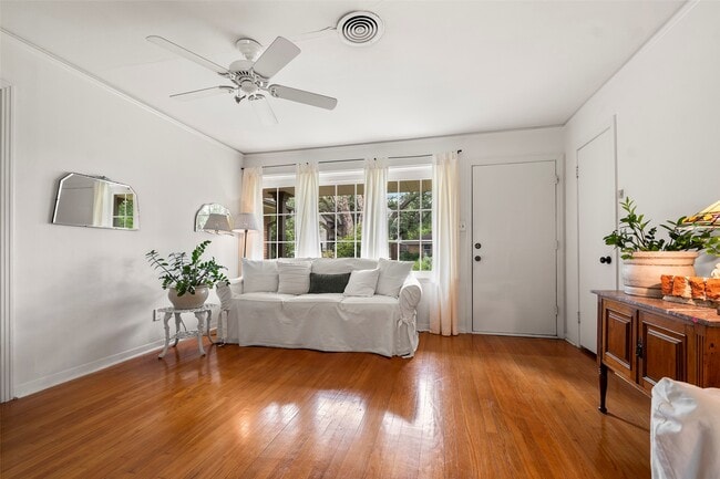 Foto del edificio - 2114 Saxon Dr