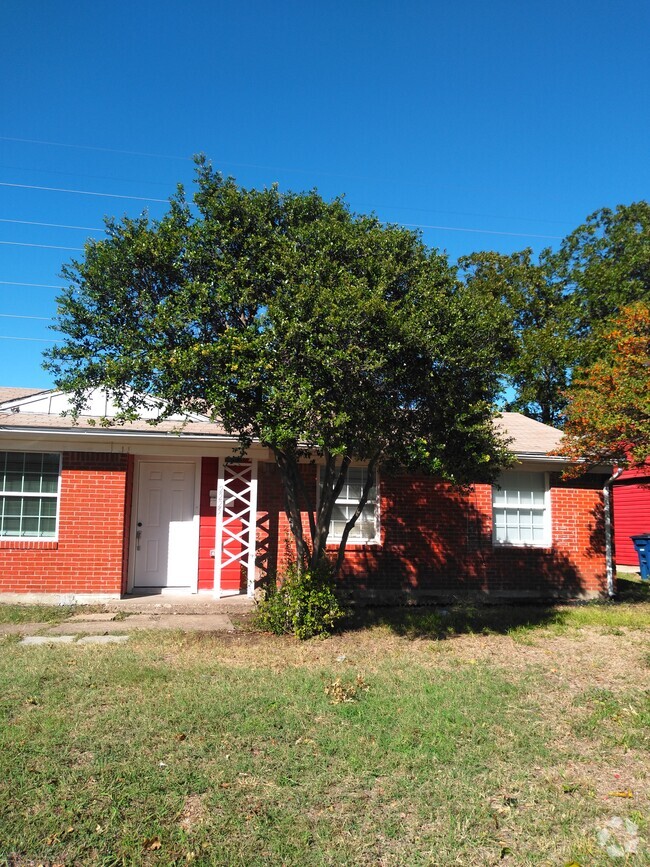 Building Photo - 2225 El Capitan Dr