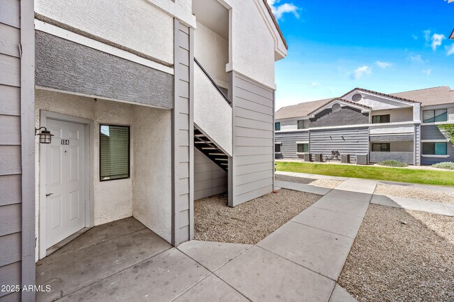 Foto del edificio - 3065 N 67th Ave