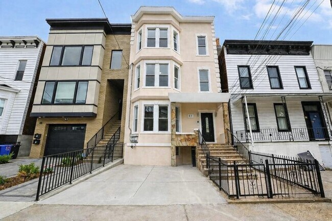 Foto del edificio - 97 Reservoir Ave