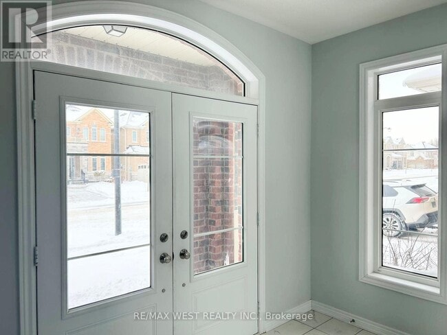 Building Photo - 5 Drake Ave