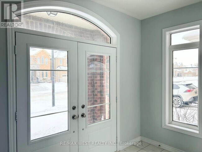 Photo du bâtiment - 5 Drake Ave