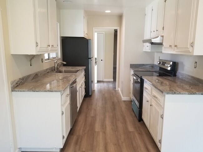 Gorgeous 3 Bedroom, 2 Bath home in great l... - Gorgeous 3 Bedroom, 2 Bath home in great l...
