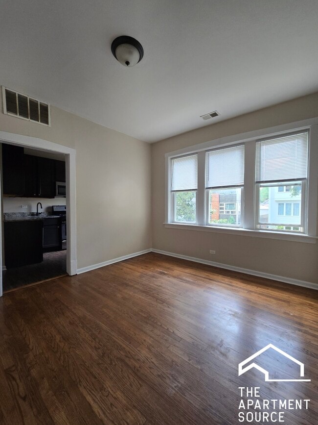 Building Photo - 3757 W Sunnyside Ave