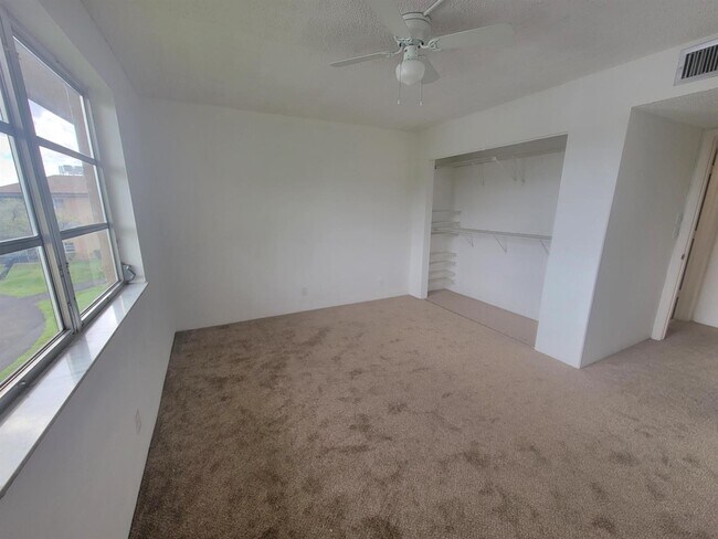 Foto del edificio - 7900 NW 50th St