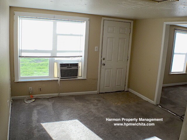 Foto del edificio - 1 Bed 1 Bath Apartment Near Douglas & West...