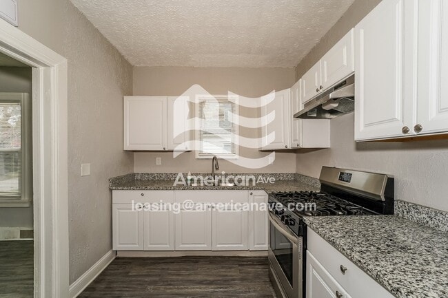 Building Photo - 912 E 34th St