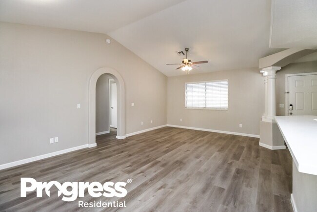 Foto del edificio - 2452 E Garnet Ave
