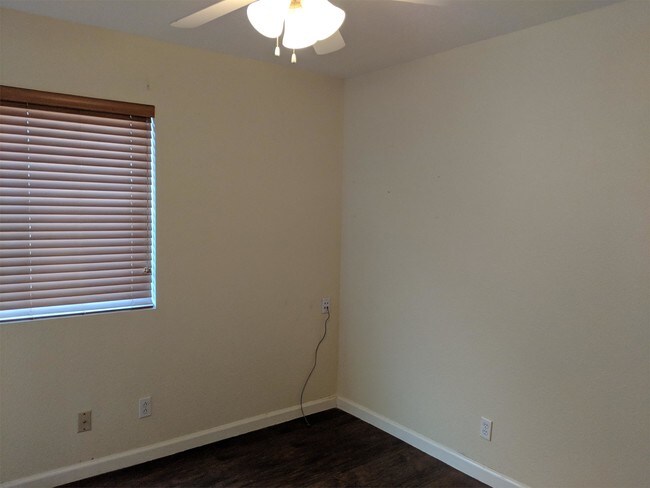 Building Photo - 8645 Black Kite Dr