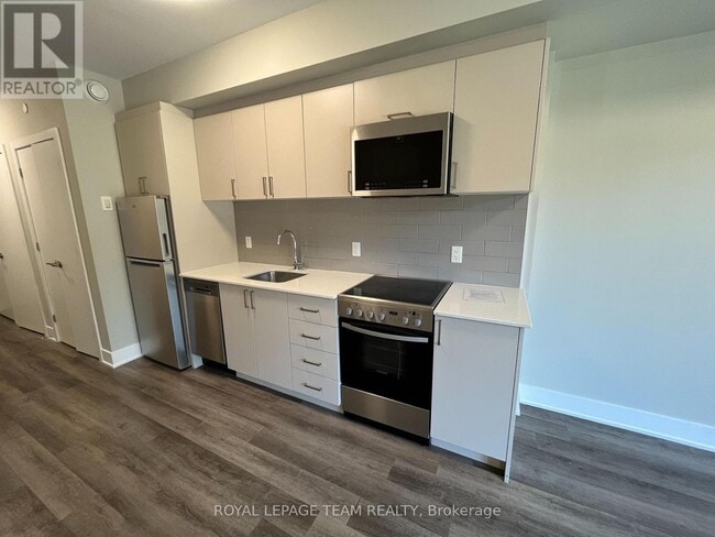 Photo du bâtiment - 1295 Summerville Ave