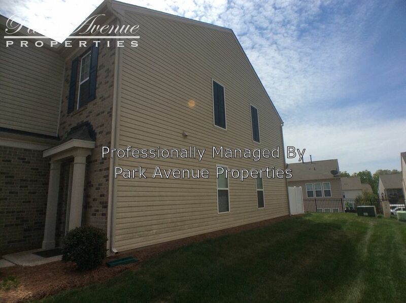 Building Photo - 2224 Kensington Station Pkwy