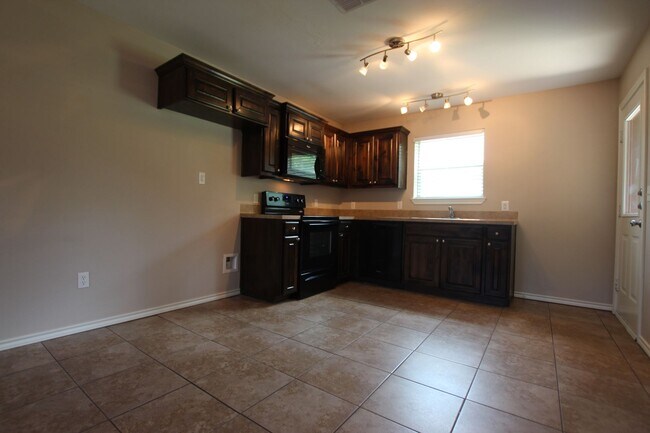 Foto del edificio - 2 Bed 1.5 Bath Townhome in Lindale!