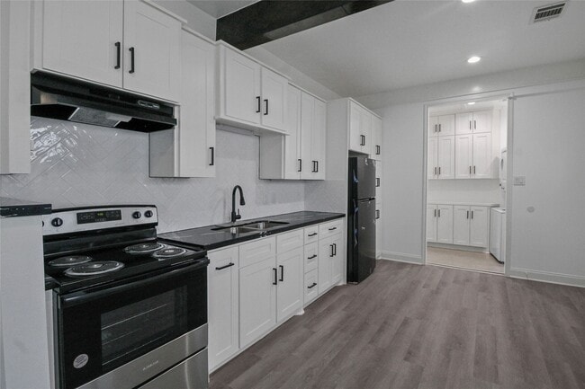 Building Photo - 531 N Estelle St