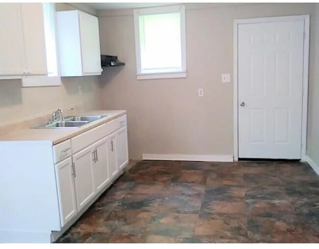 Building Photo - 1008 Walk Rd