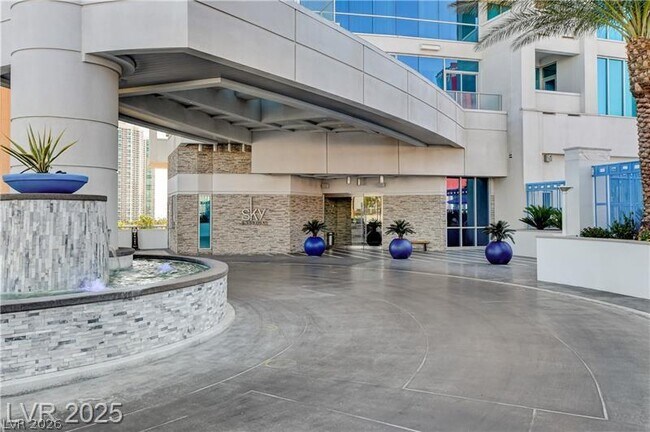 Building Photo - 2700 S Las Vegas Blvd
