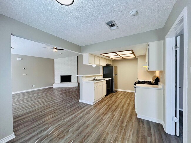 Building Photo - 9400 Kempler Dr