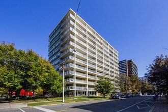 Building Photo - 145 St. George Street