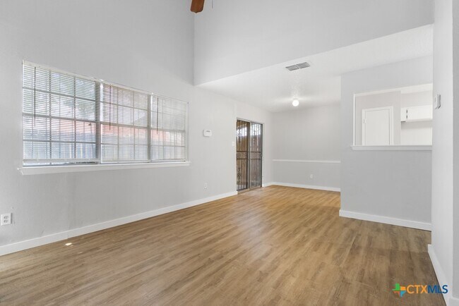 Foto del edificio - 6714 Windsor Hollow Dr