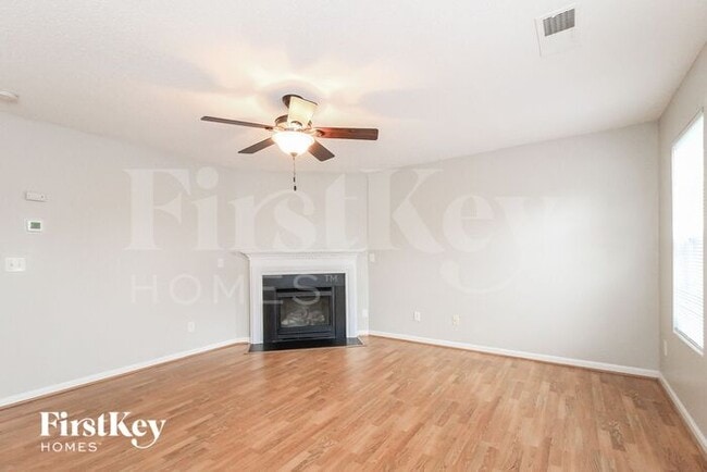 Building Photo - 355 Creekview Dr