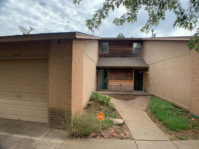 Building Photo - Two Bedroom Edmond Duplex