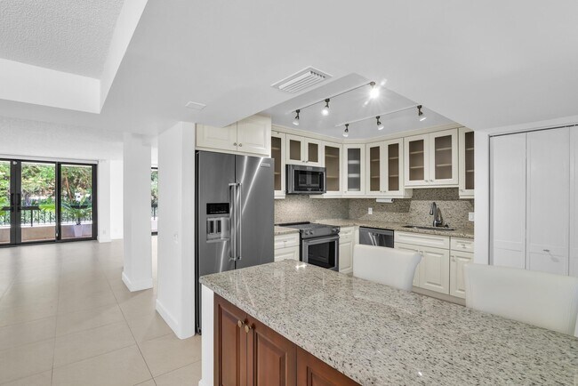 Building Photo - 277 N Ocean Blvd
