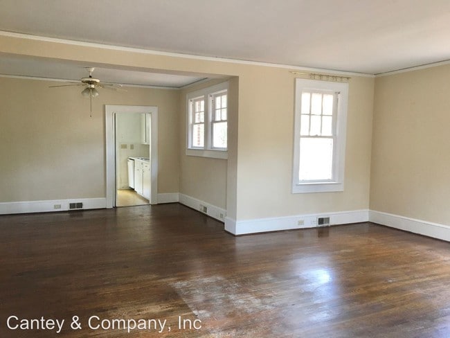 Building Photo - 2 br, 1 bath House - 831 Poinsettia Street