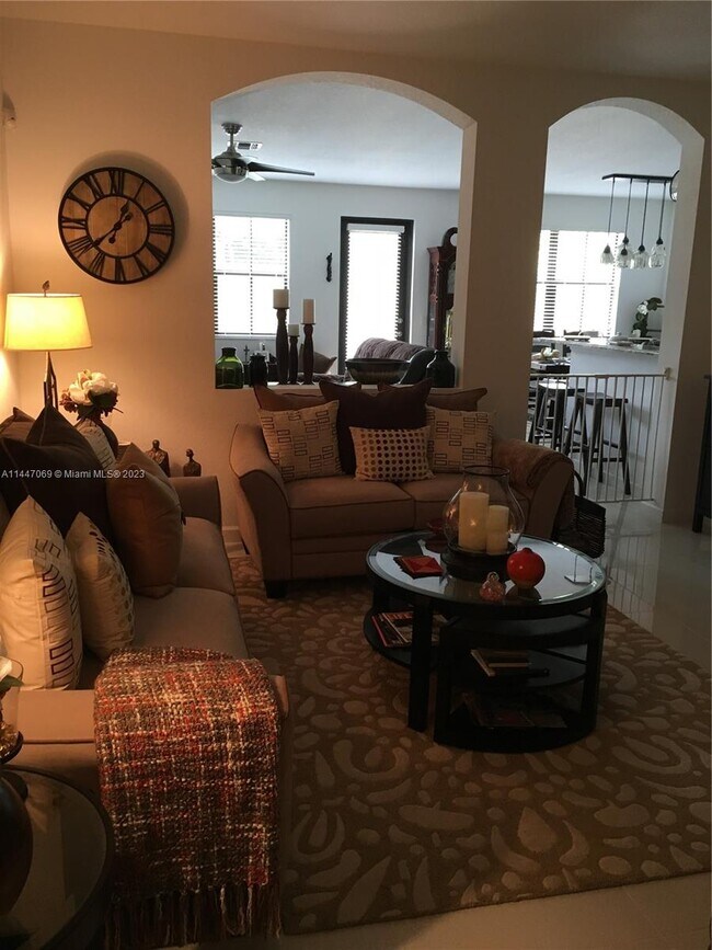 Building Photo - 9604 Town Parc Cir S