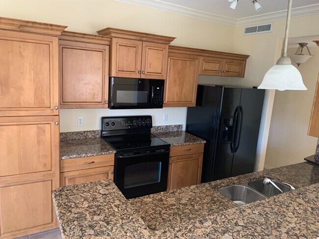 Kitchen - 611 Gardens Edge Dr