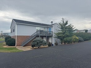 Building Photo - 107 Sycamore Ct