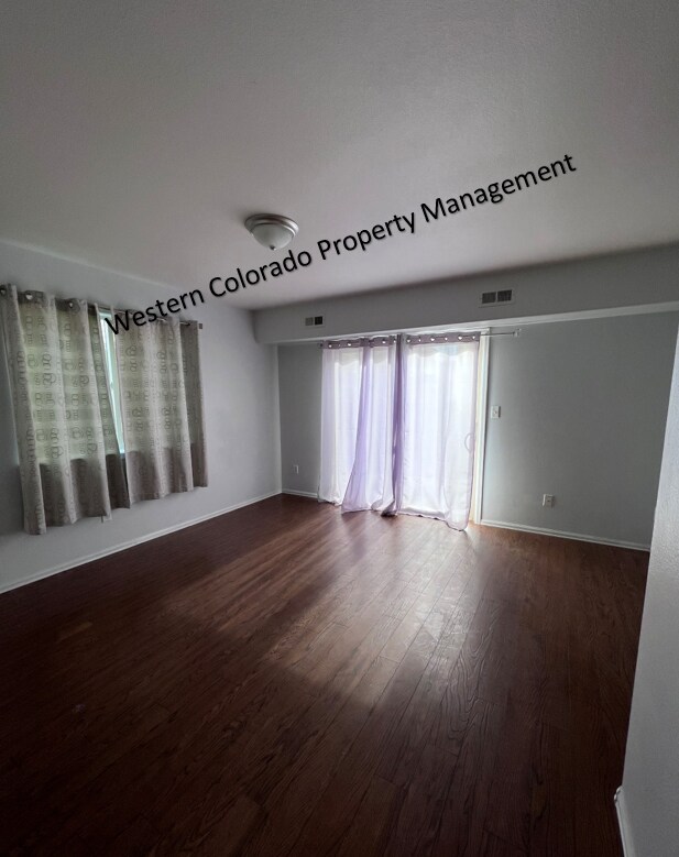 Foto del edificio - 669 Pleasant Ct