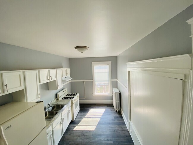 Building Photo - Best Coast Properties 314 Tenth Street