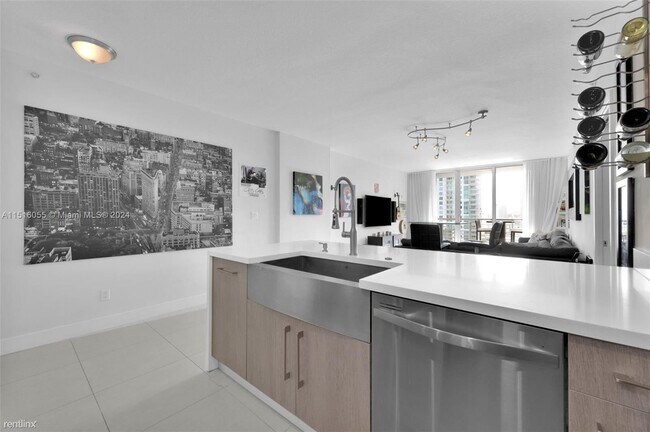 Foto del edificio - 2 br, 2 bath Condo - 325 S Biscayne Blvd A...