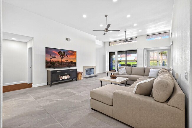 Building Photo - 77825 Cottonwood Cove