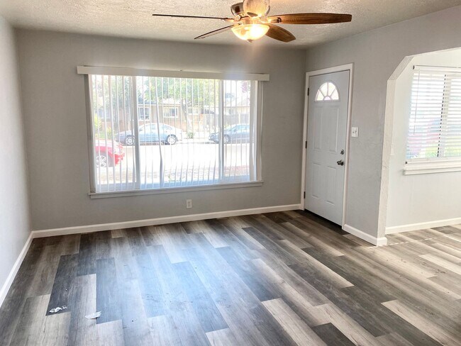 Foto del edificio - 3415-3417 E Terrace Ave