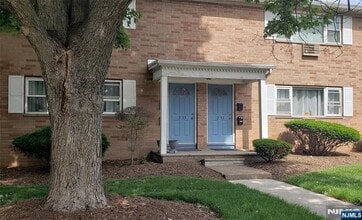 Building Photo - 2-35-35 Virginia Dr
